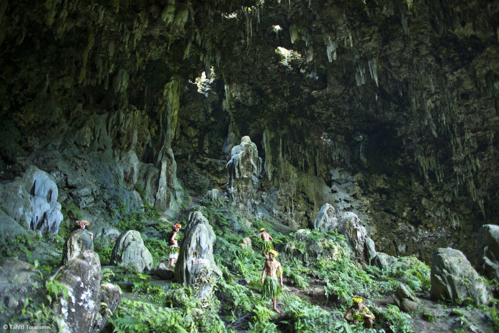 Indalo_Polynesie_Guide_Rurutu-grotte